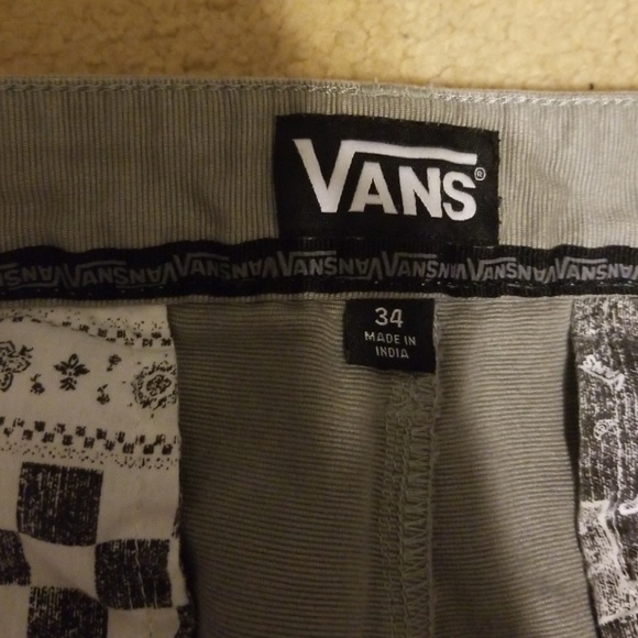 Van's - Picture 4 of 4